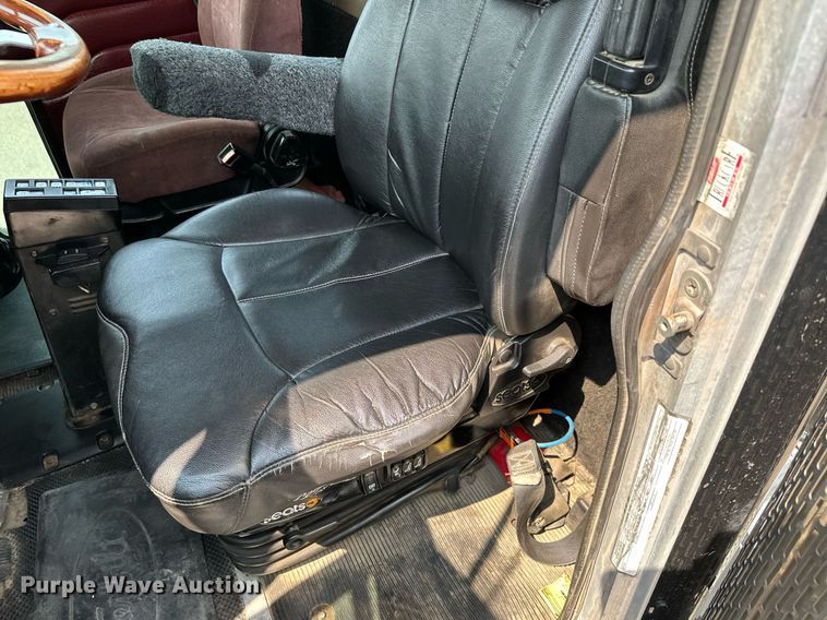 image for item MQ9327 2005 Peterbilt 378  semi truck