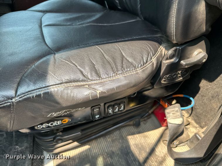 image for item MQ9327 2005 Peterbilt 378  semi truck