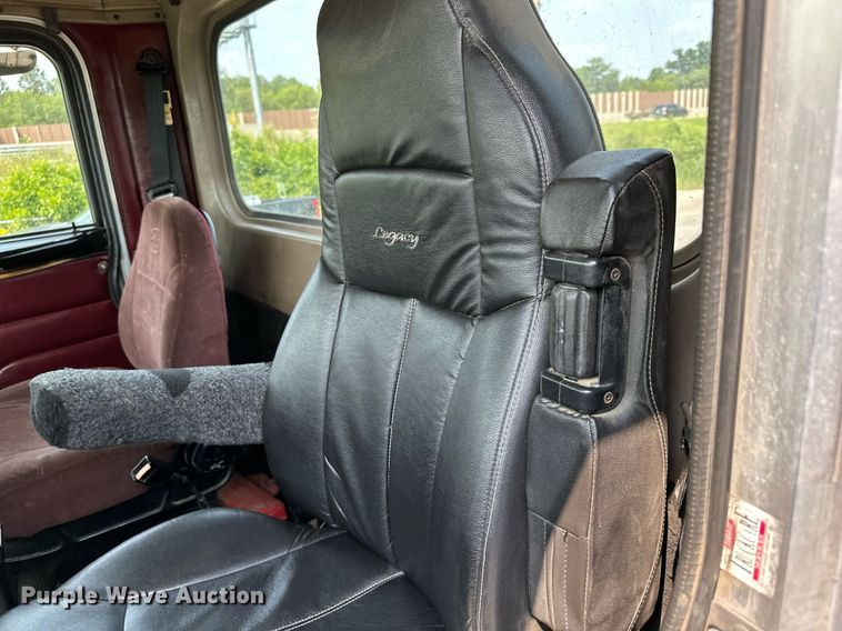 image for item MQ9327 2005 Peterbilt 378  semi truck