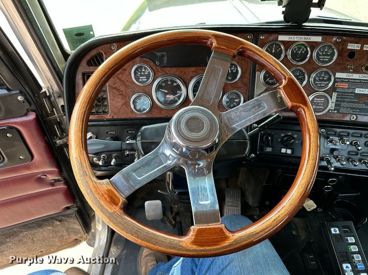 image for item MQ9327 2005 Peterbilt 378  semi truck