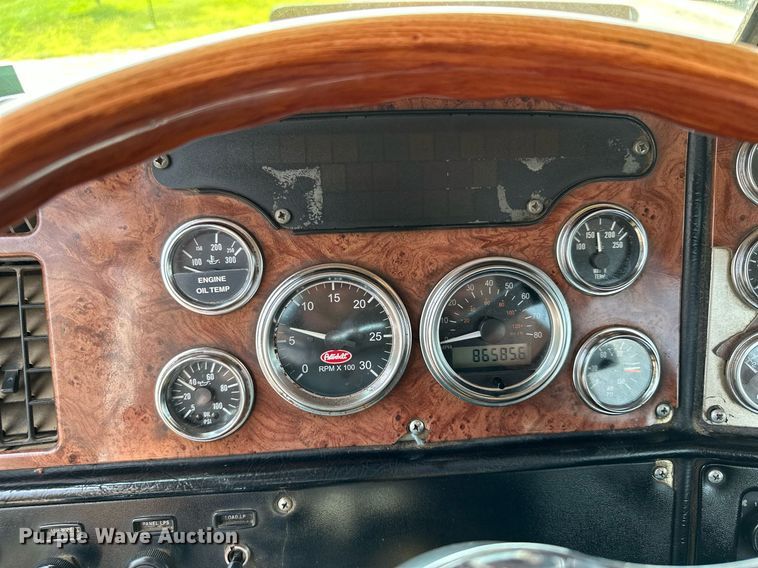 image for item MQ9327 2005 Peterbilt 378  semi truck