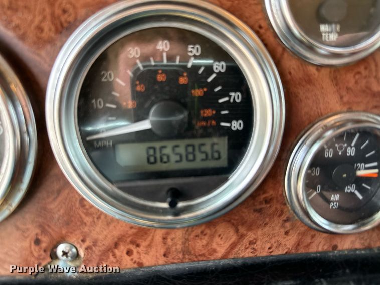 image for item MQ9327 2005 Peterbilt 378  semi truck