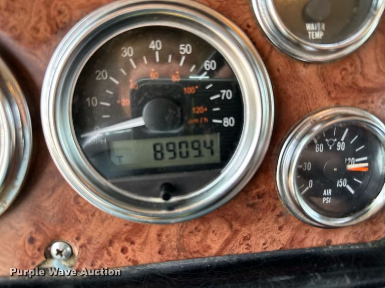 image for item MQ9327 2005 Peterbilt 378  semi truck