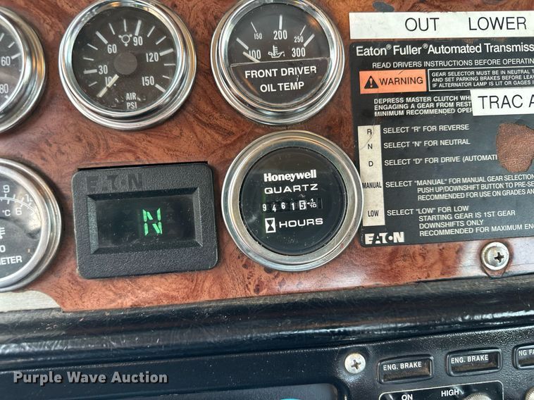 image for item MQ9327 2005 Peterbilt 378  semi truck