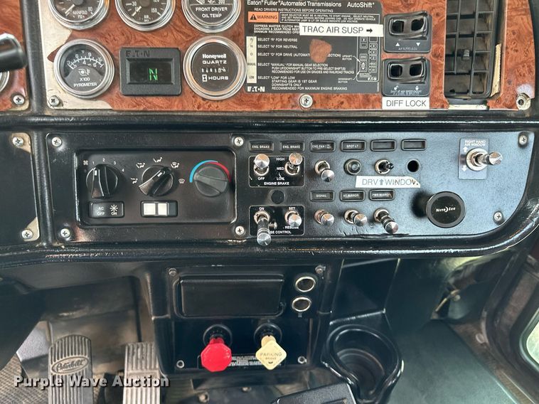 image for item MQ9327 2005 Peterbilt 378  semi truck