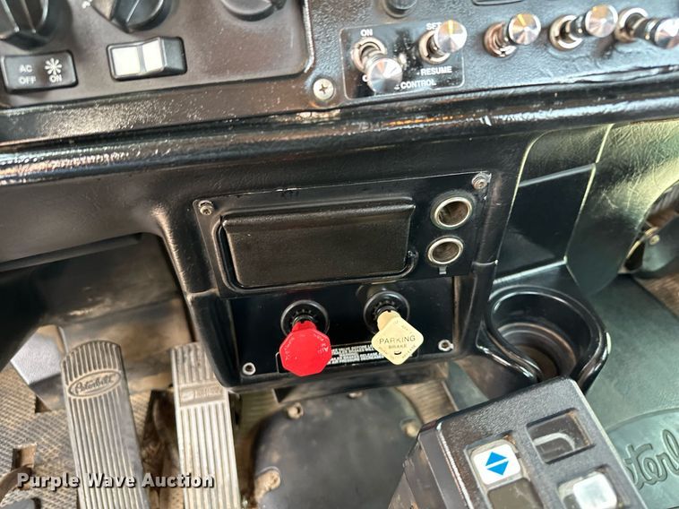 image for item MQ9327 2005 Peterbilt 378  semi truck