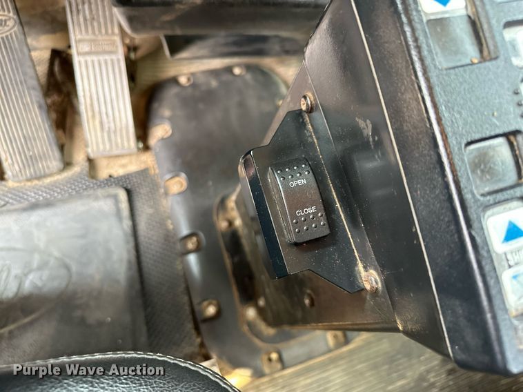 image for item MQ9327 2005 Peterbilt 378  semi truck