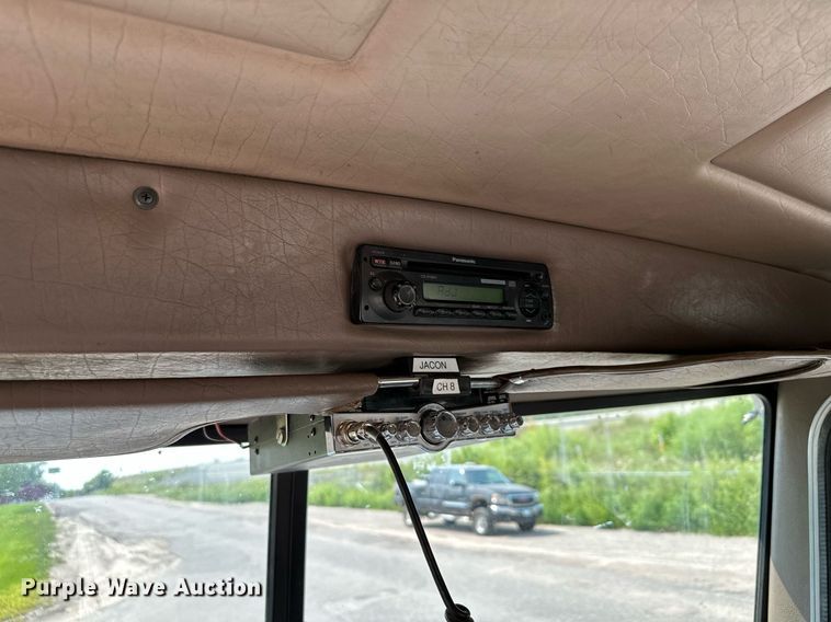 image for item MQ9327 2005 Peterbilt 378  semi truck