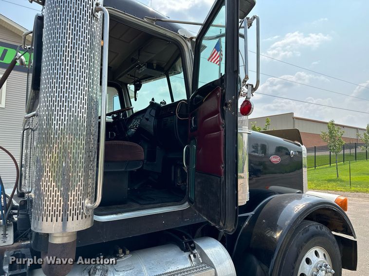image for item MQ9327 2005 Peterbilt 378  semi truck