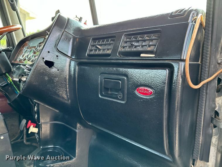 image for item MQ9327 2005 Peterbilt 378  semi truck