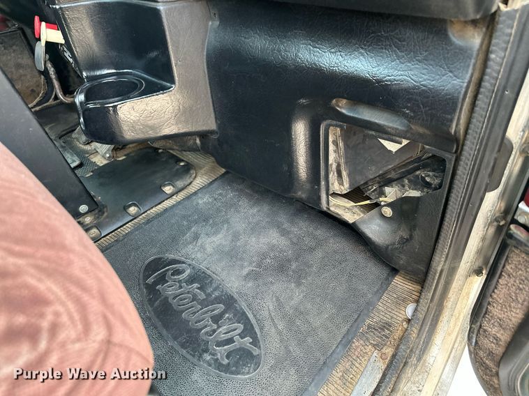 image for item MQ9327 2005 Peterbilt 378  semi truck