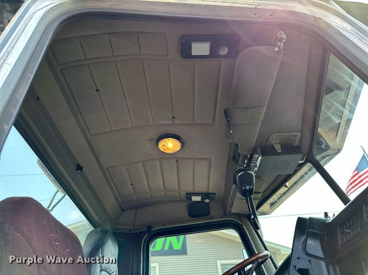 image for item MQ9327 2005 Peterbilt 378  semi truck