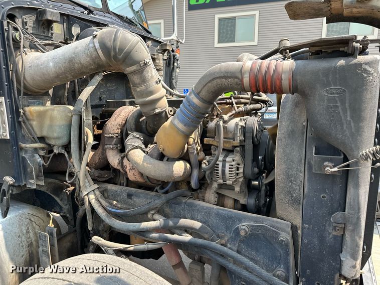 image for item MQ9327 2005 Peterbilt 378  semi truck