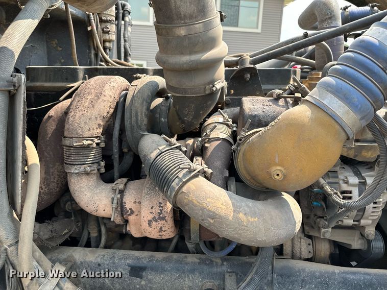 image for item MQ9327 2005 Peterbilt 378  semi truck