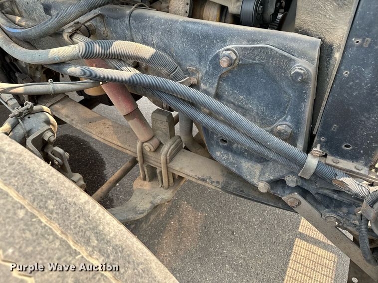 image for item MQ9327 2005 Peterbilt 378  semi truck