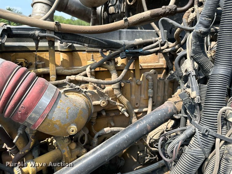 image for item MQ9327 2005 Peterbilt 378  semi truck