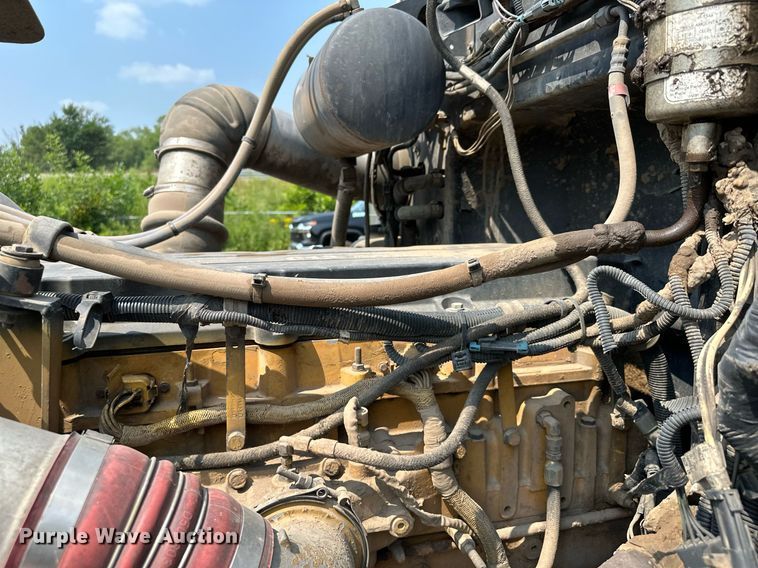 image for item MQ9327 2005 Peterbilt 378  semi truck