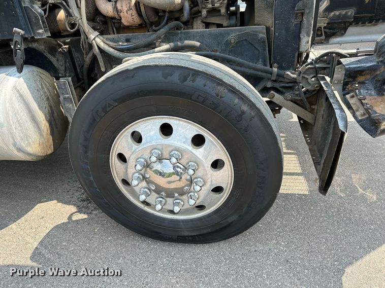 image for item MQ9327 2005 Peterbilt 378  semi truck