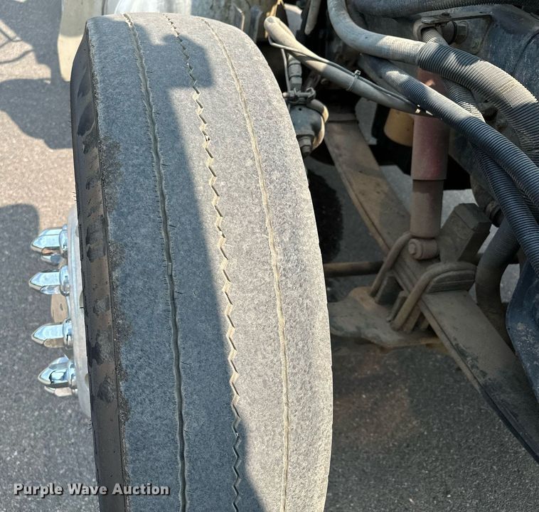 image for item MQ9327 2005 Peterbilt 378  semi truck