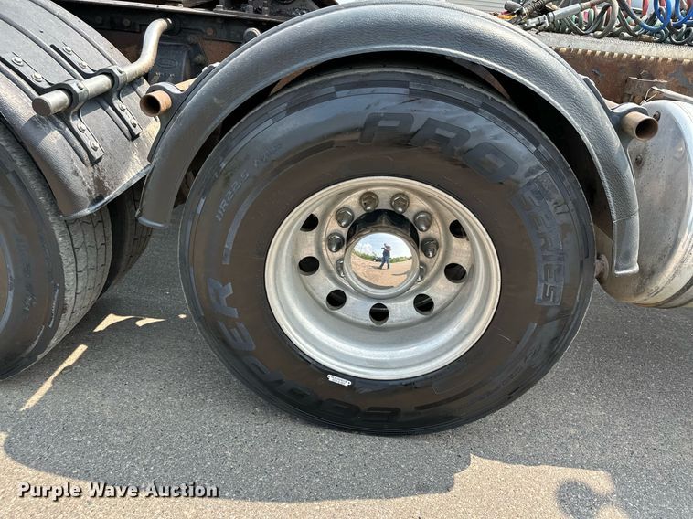 image for item MQ9327 2005 Peterbilt 378  semi truck