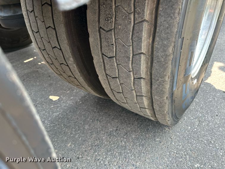 image for item MQ9327 2005 Peterbilt 378  semi truck