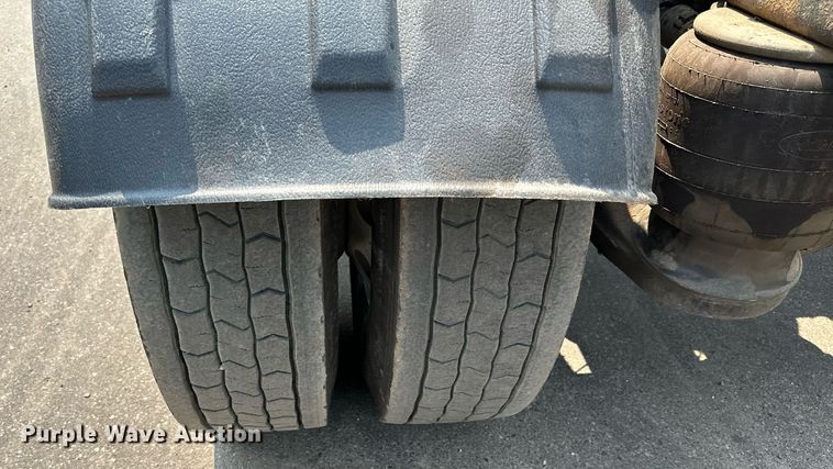 image for item MQ9327 2005 Peterbilt 378  semi truck