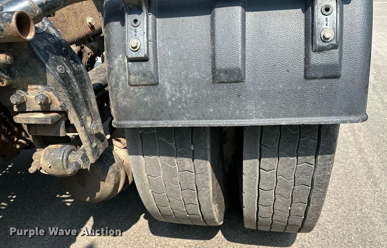 image for item MQ9327 2005 Peterbilt 378  semi truck