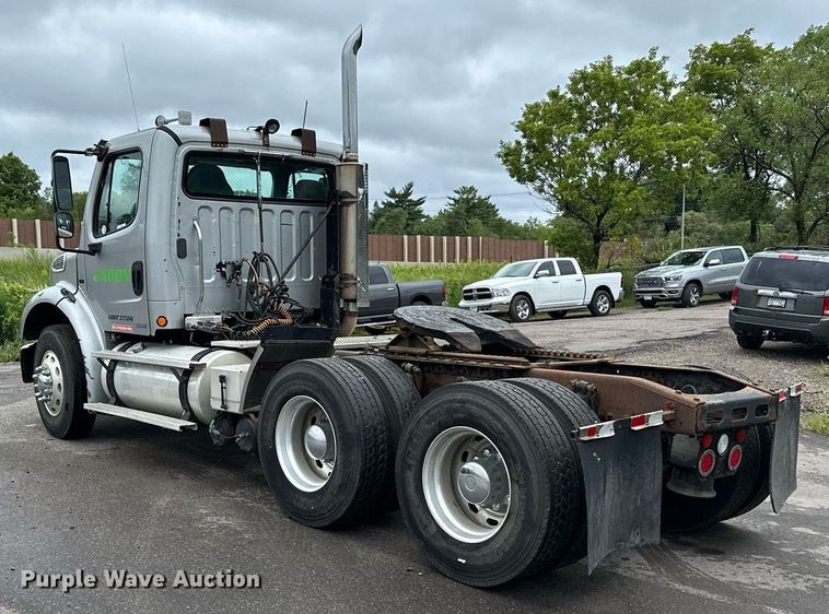 image for item MQ9345 2006 Freightliner Business Class M2 112  semi truck