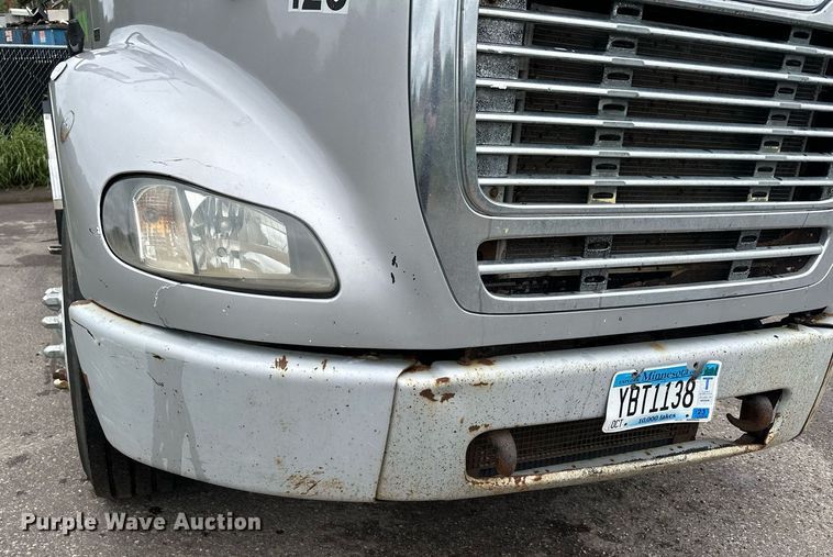 image for item MQ9345 2006 Freightliner Business Class M2 112  semi truck