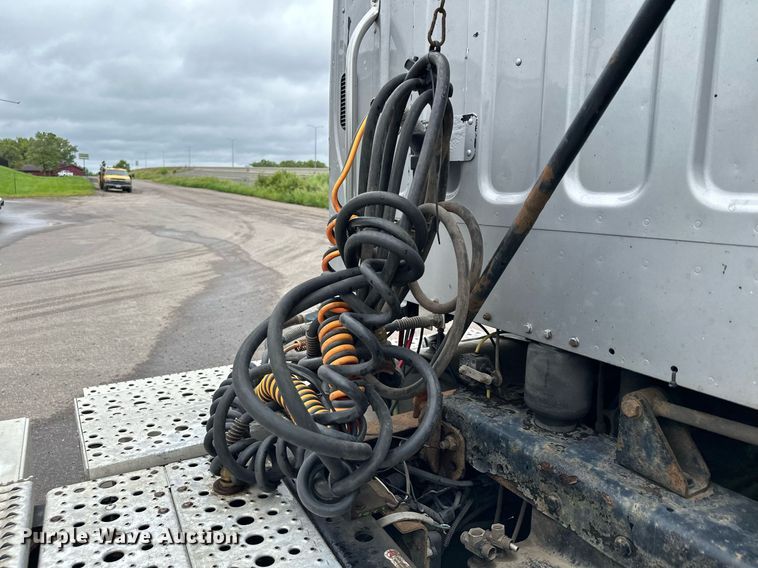 image for item MQ9345 2006 Freightliner Business Class M2 112  semi truck