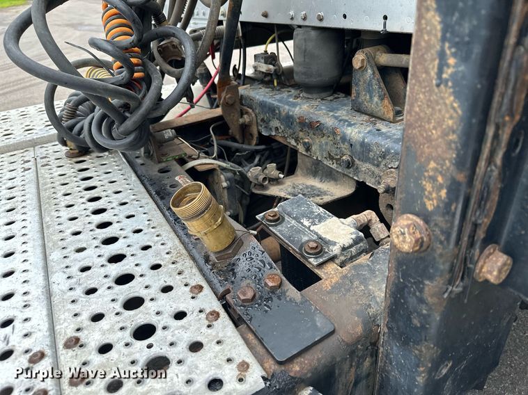 image for item MQ9345 2006 Freightliner Business Class M2 112  semi truck