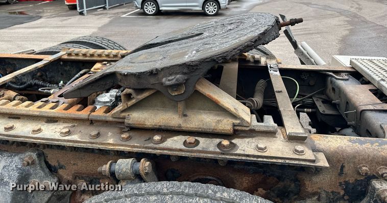 image for item MQ9345 2006 Freightliner Business Class M2 112  semi truck