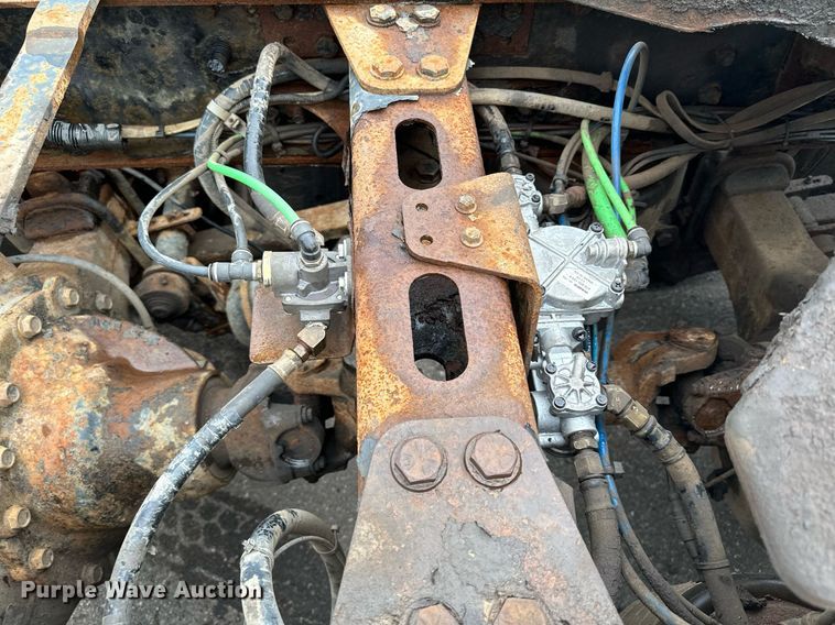 image for item MQ9345 2006 Freightliner Business Class M2 112  semi truck