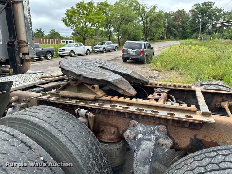 image for item MQ9345 2006 Freightliner Business Class M2 112  semi truck