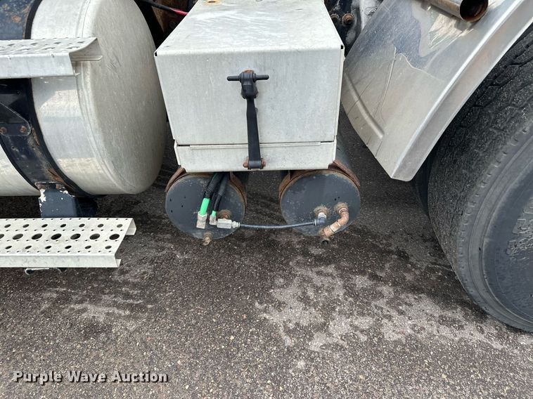 image for item MQ9345 2006 Freightliner Business Class M2 112  semi truck