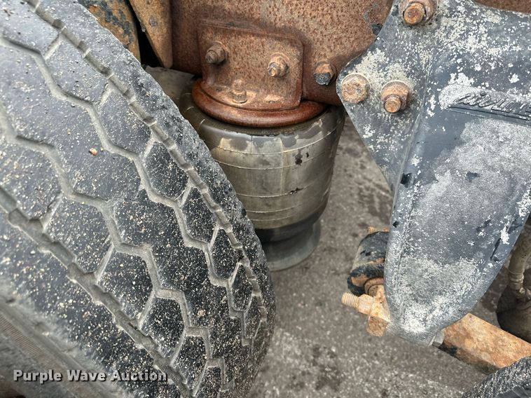 image for item MQ9345 2006 Freightliner Business Class M2 112  semi truck