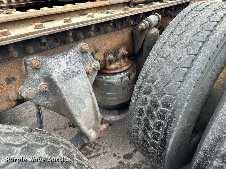 image for item MQ9345 2006 Freightliner Business Class M2 112  semi truck