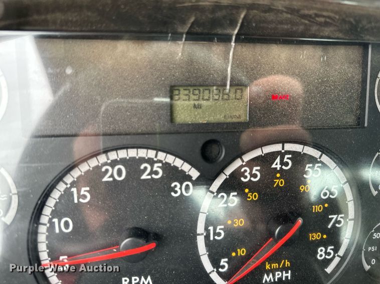 image for item MQ9345 2006 Freightliner Business Class M2 112  semi truck