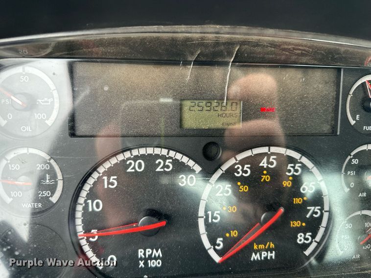 image for item MQ9345 2006 Freightliner Business Class M2 112  semi truck