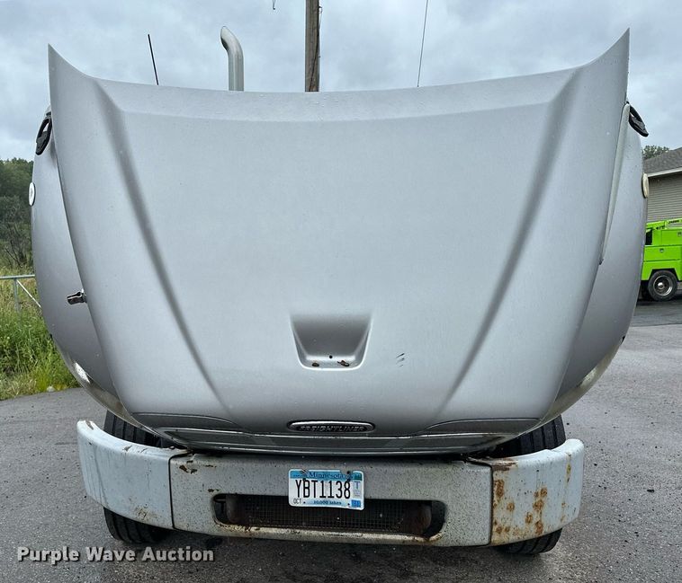 image for item MQ9345 2006 Freightliner Business Class M2 112  semi truck