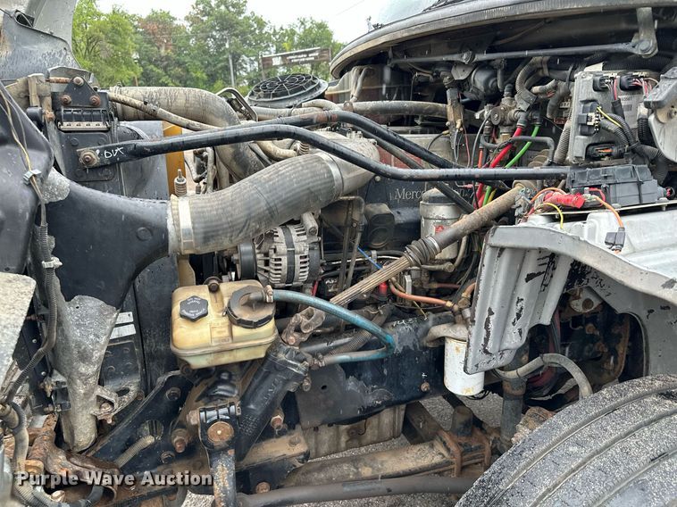 image for item MQ9345 2006 Freightliner Business Class M2 112  semi truck