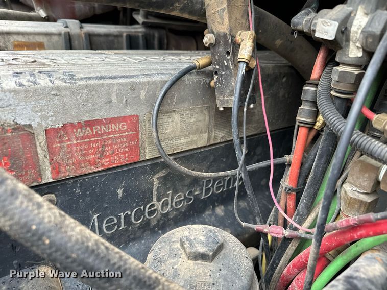 image for item MQ9345 2006 Freightliner Business Class M2 112  semi truck