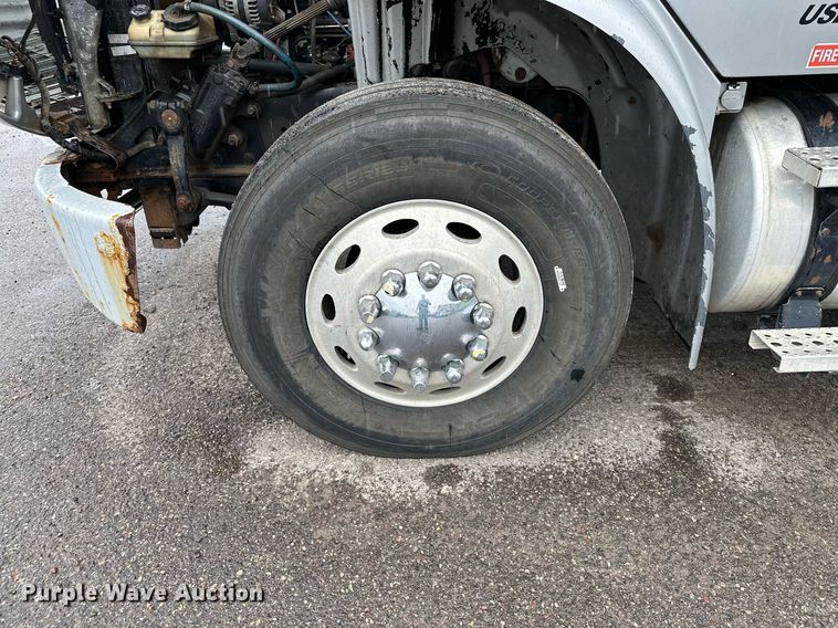 image for item MQ9345 2006 Freightliner Business Class M2 112  semi truck