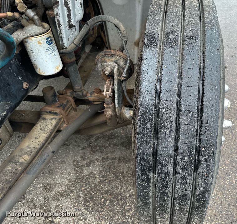 image for item MQ9345 2006 Freightliner Business Class M2 112  semi truck