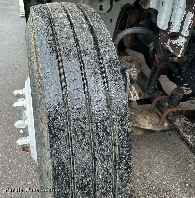 image for item MQ9345 2006 Freightliner Business Class M2 112  semi truck