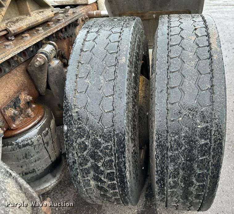 image for item MQ9345 2006 Freightliner Business Class M2 112  semi truck