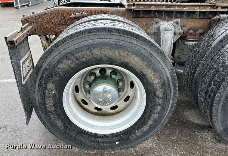 image for item MQ9345 2006 Freightliner Business Class M2 112  semi truck