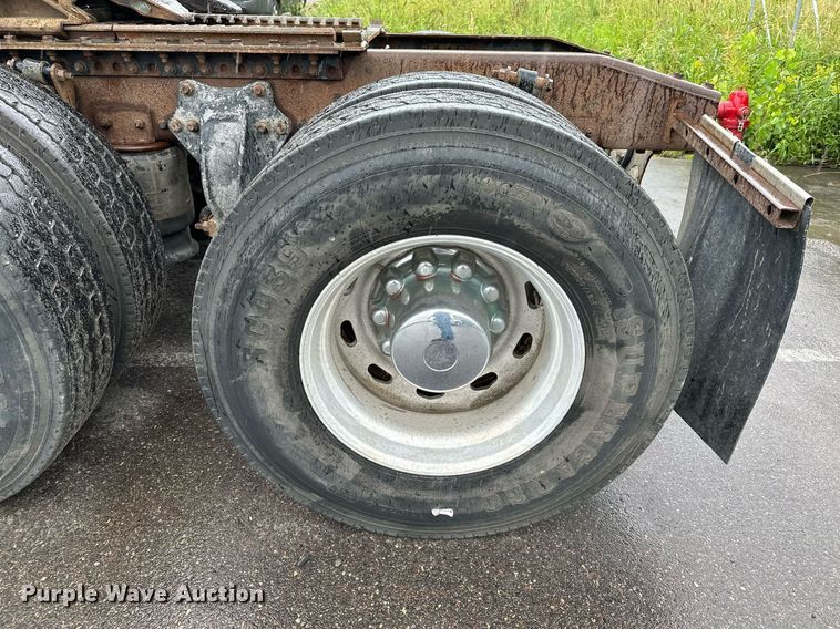 image for item MQ9345 2006 Freightliner Business Class M2 112  semi truck