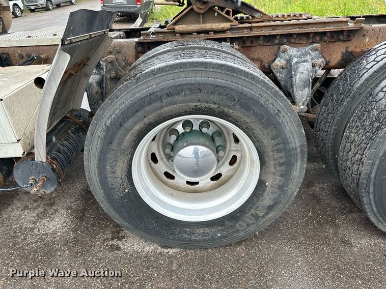 image for item MQ9345 2006 Freightliner Business Class M2 112  semi truck