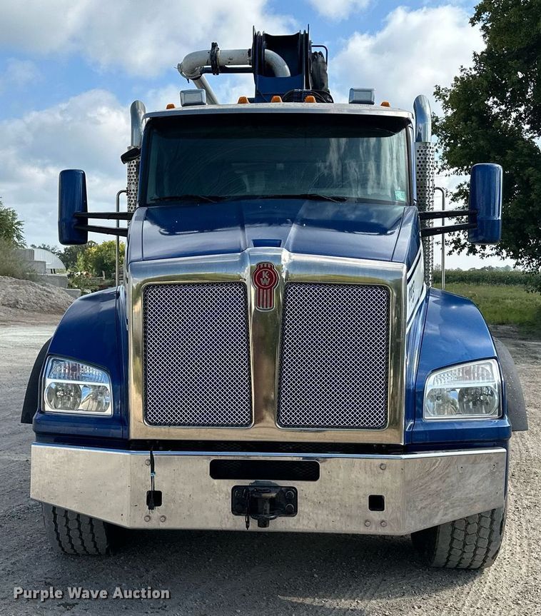 image for item MQ9351 2018 Kenworth T880  concrete pump truck